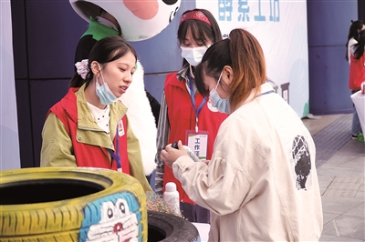 垃圾分類進(jìn)企業(yè) 共筑綠色新成都——成都市舉行生活垃圾分類主題宣傳活動